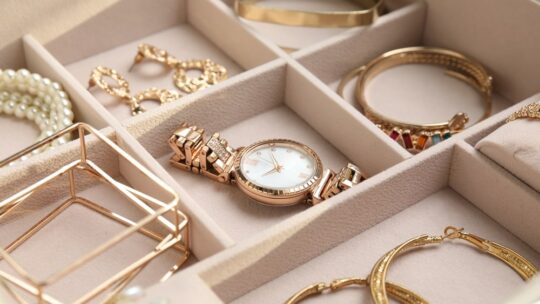 Montre quartz ou montre automatique : comment choisir entre précision, artisanat horloger et durabilité ?